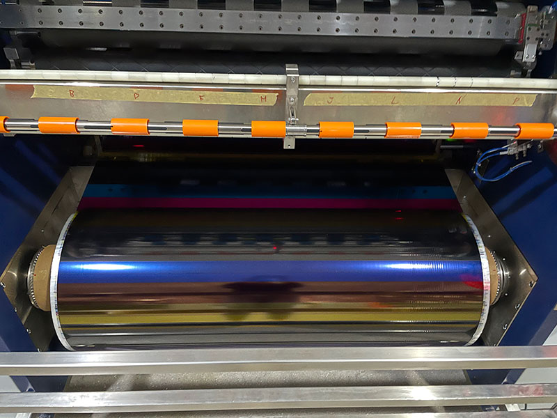 The winding tightness of the color film slitting machine